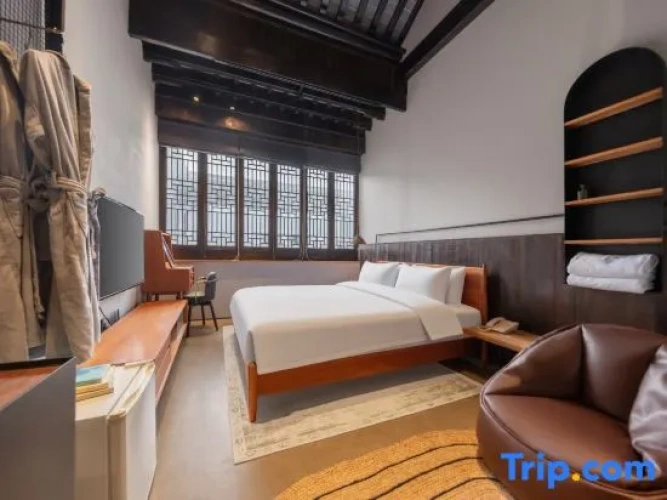 Deluxe Double Attic room