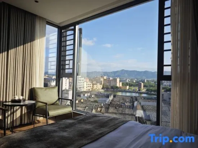 Standard Twin room with view