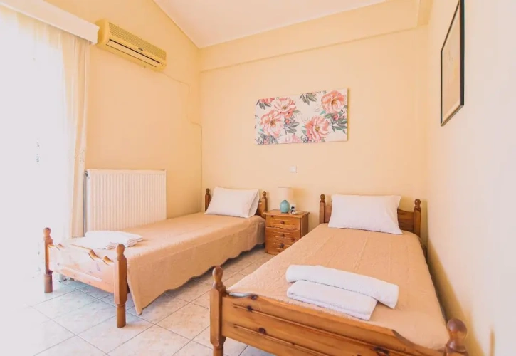 2 Bedrooms Cottage