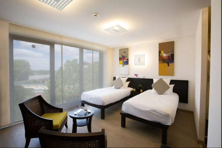 Le Pier Toulouse Hotel