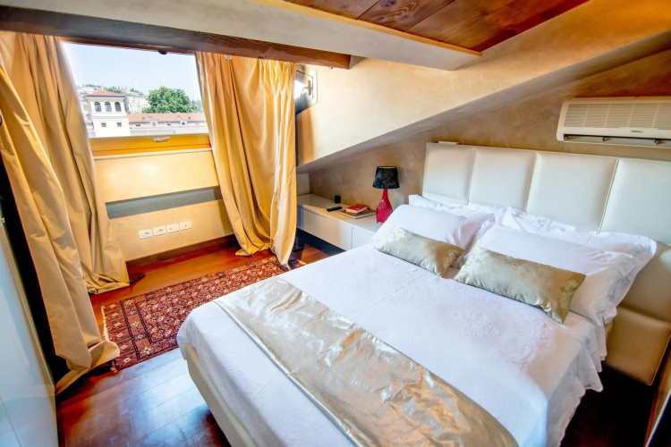 Opera Luxury Apartment