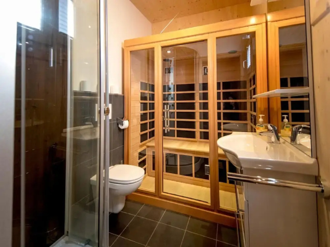 Chalet With Whirlpool tub