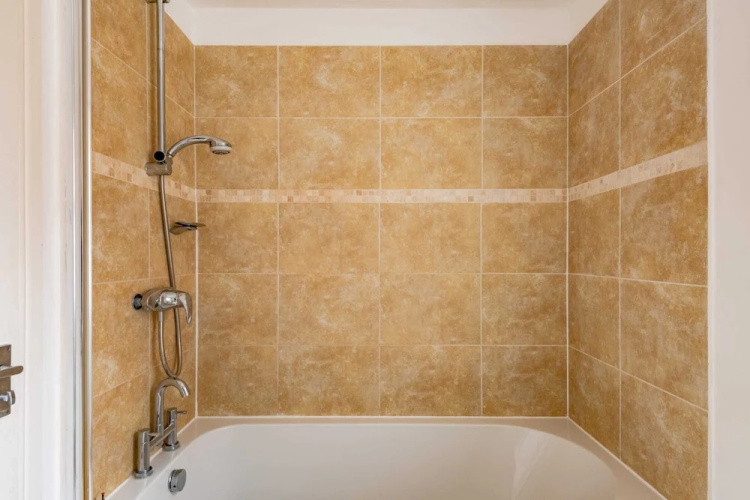 Bright and Spacious 2 Bedroom Flat