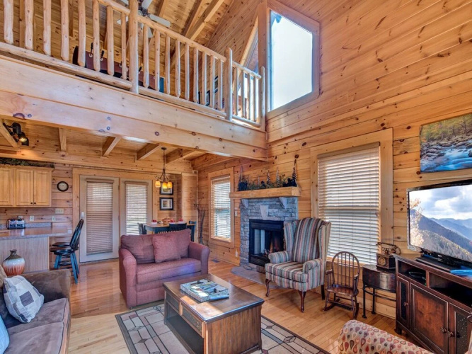 Misty Mountain Hideaway - Three Bedroom Cabin