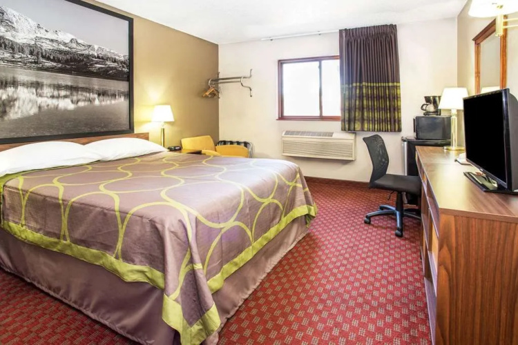 Super 8 By Wyndham Longmont/del Camino - Longmont, CO