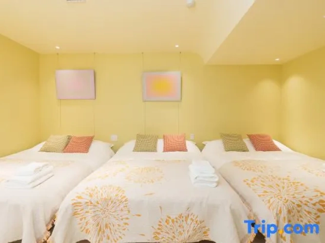 Standard Sextuple Family room