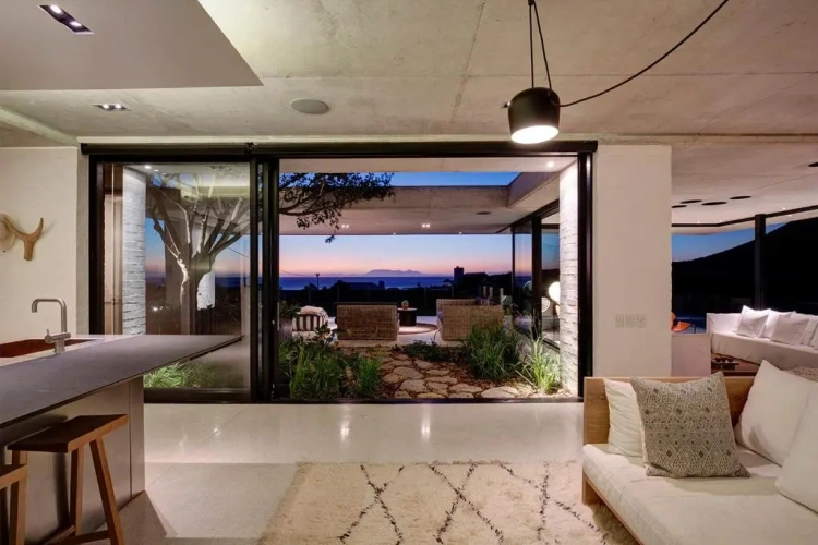 5 Bedrooms Villa with river view