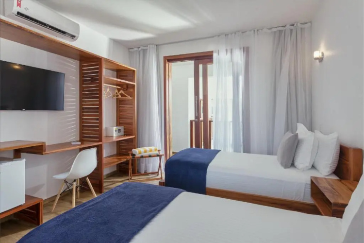 Aiolos Hotel & Discoveries