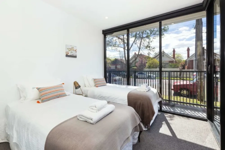 3 Bedrooms Apartment