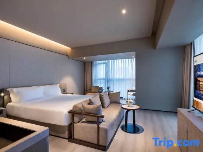 Suite with lake view