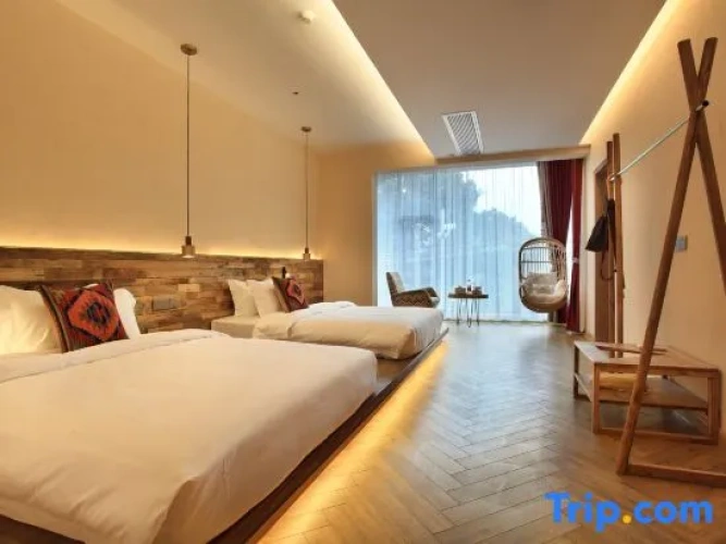 Standard Twin Family room with river view