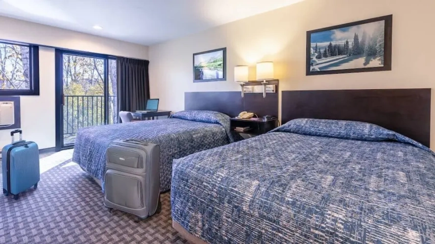 Deluxe Quadruple room with balcony