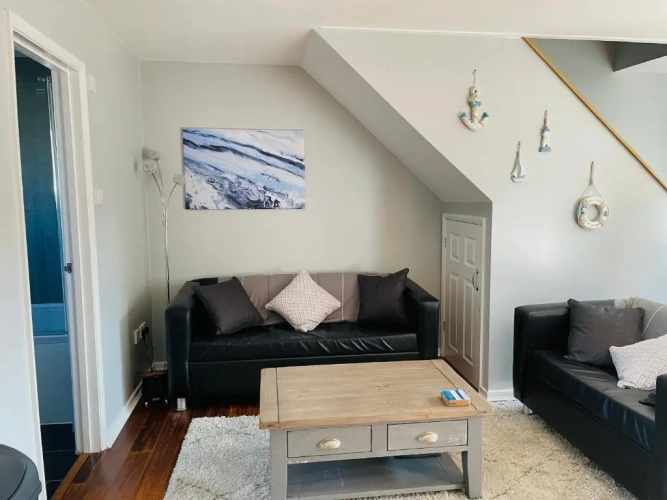 3 Bedrooms Cottage