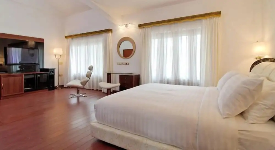 White Pearl Suites