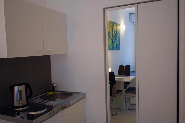 Deluxe Studio