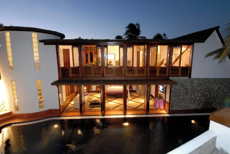 4 Bedrooms Luxury Villa beachfront