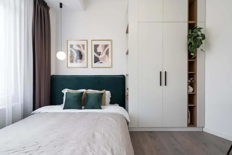 Elegant & Bright 2BR - Steps From Old Town