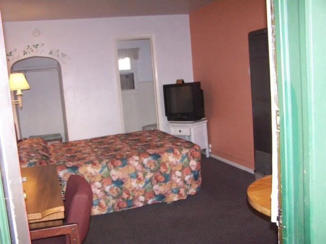 Circle R Motel