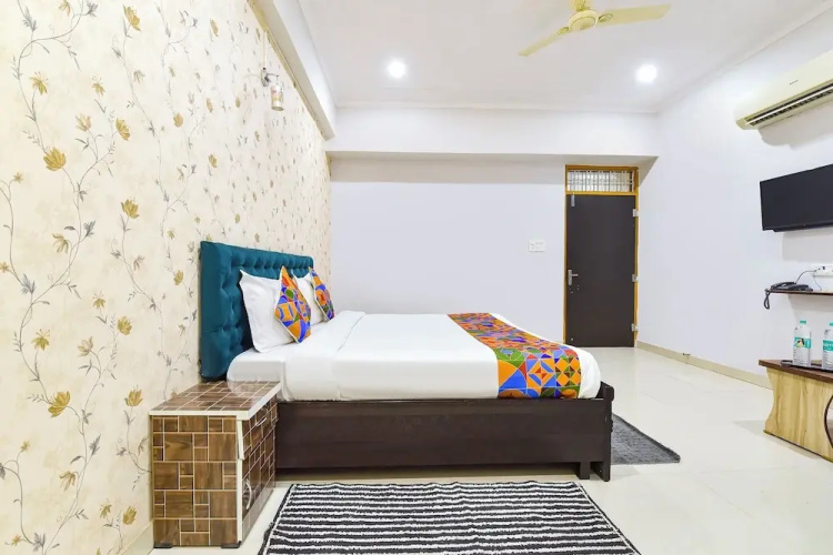 Fabhotel The Nine