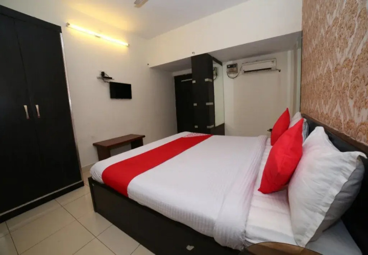 OYO 15933 Hotel V Square