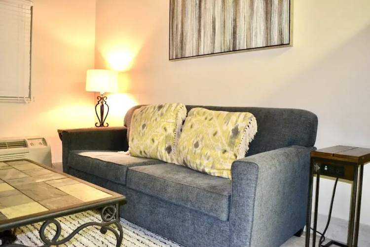 509 1bd 1 Bedroom Condo by RedAwning