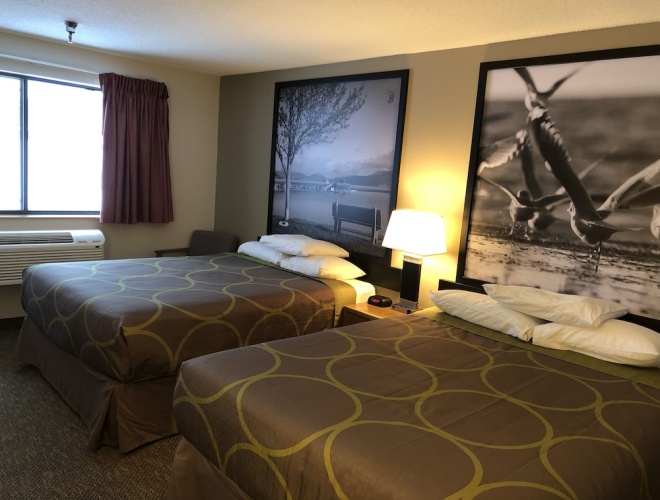 Super 8 By Wyndham Salmon Arm photo 8