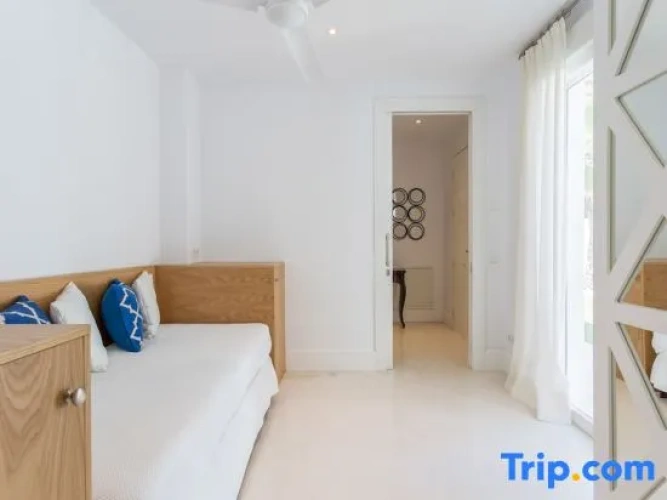 4 Bedrooms Villa