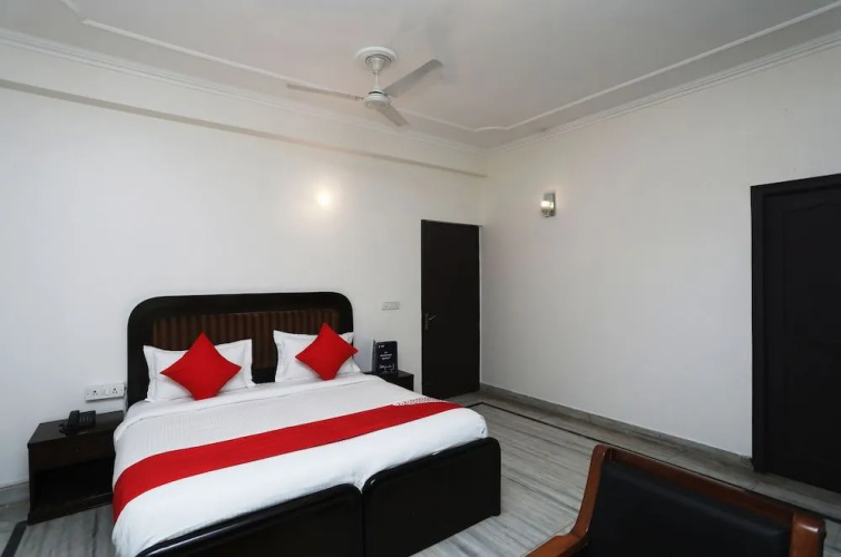 OYO 22270 Sky Inn