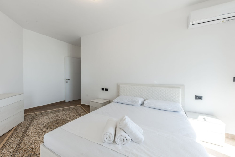 White Hill Suite by PS
