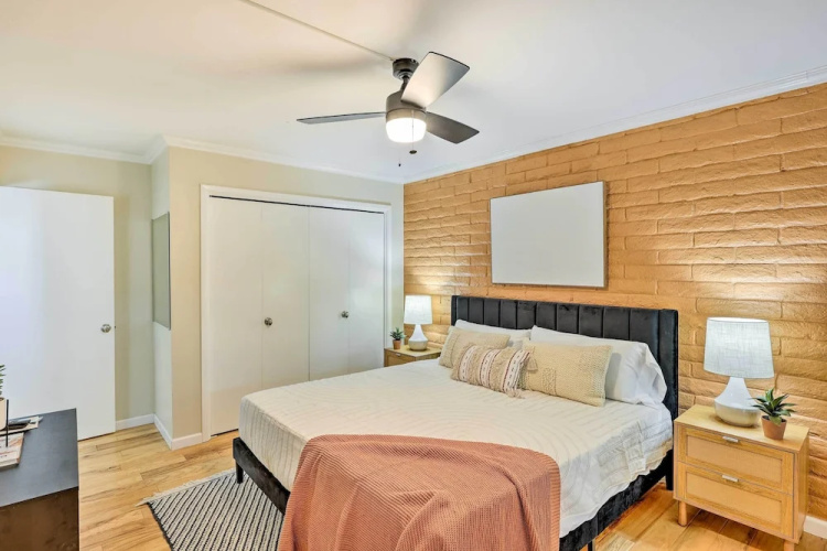 Stunning Old Town Condo: Pool & Sunset Views!