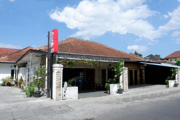 OYO 1196 Hotel Pura Puspa Rosa