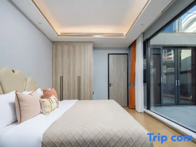 4 Bedrooms Tent