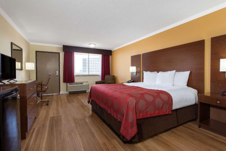 Standard Double room with city view