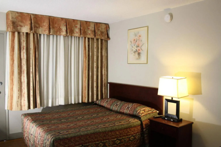 Columbia Motor Inn