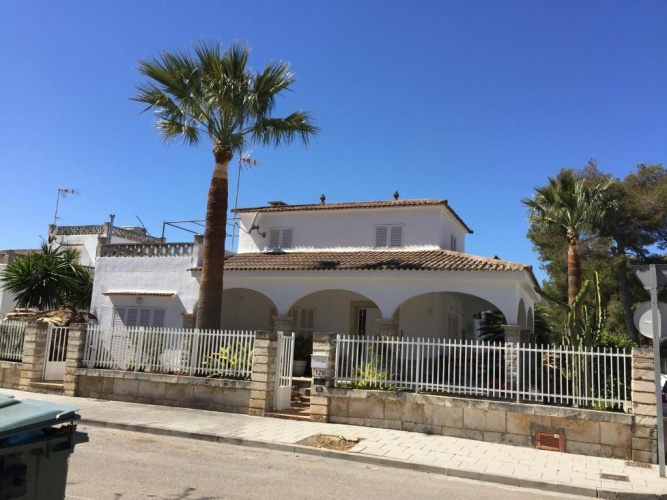 4 Bedrooms Cottage