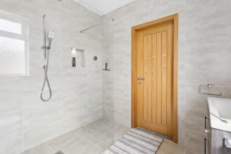 Greenacre - Close to Beaches With Hydropool spa