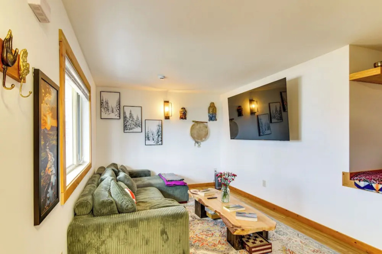 12 Mi to Bozeman: Pet-friendly Gem w/ Sauna & Yard