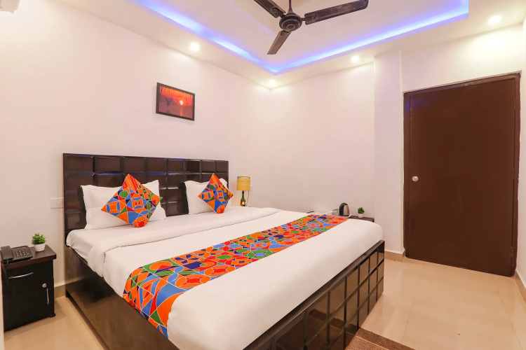 Fabexpress Elite Inn