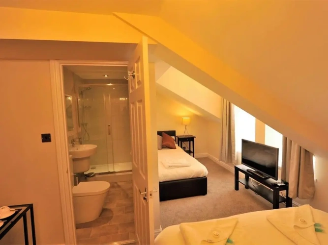 Standard Triple room