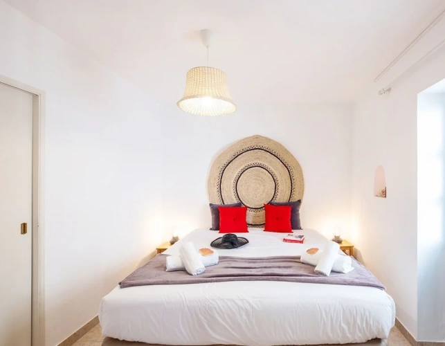5 Bedrooms Cottage beachfront
