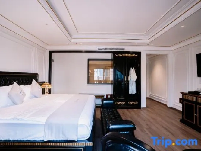 Standard Double room with city view