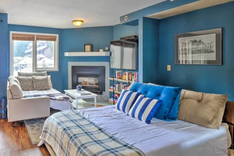 Chic Winter Park Studio w/ Community Hot Tub