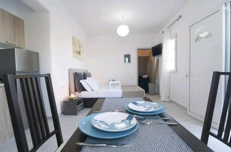 Avalon cosy apartments Kiku studio for 2 with shared swimming pool