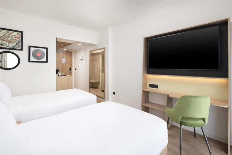 Standard Twin room