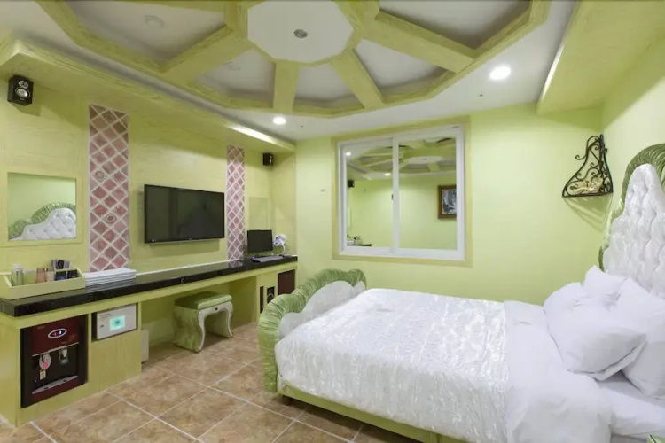 El Tower Hotel