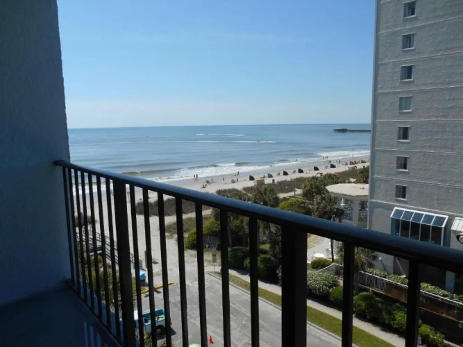 Standard room with balcony and with partial ocean view