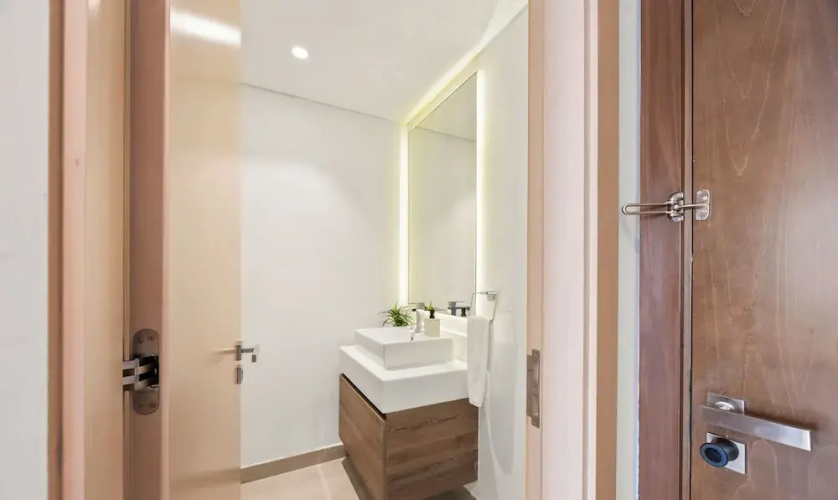 Blossoming 1BR Walk to Dubai Mall & Pool