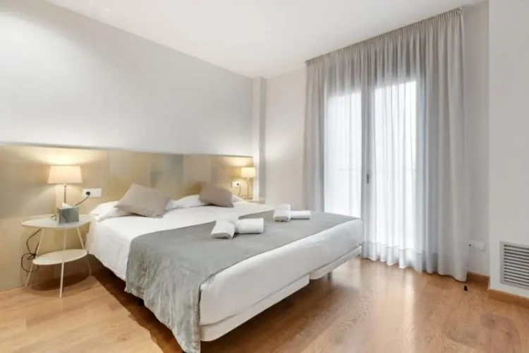 2 Bedrooms Quadruple Apartment with balcony