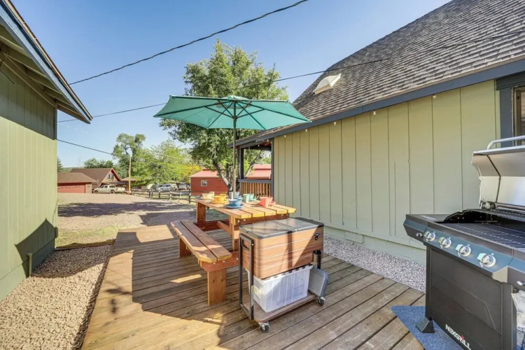 Family Cabin in Pine w/ Deck: Pets Welcome!
