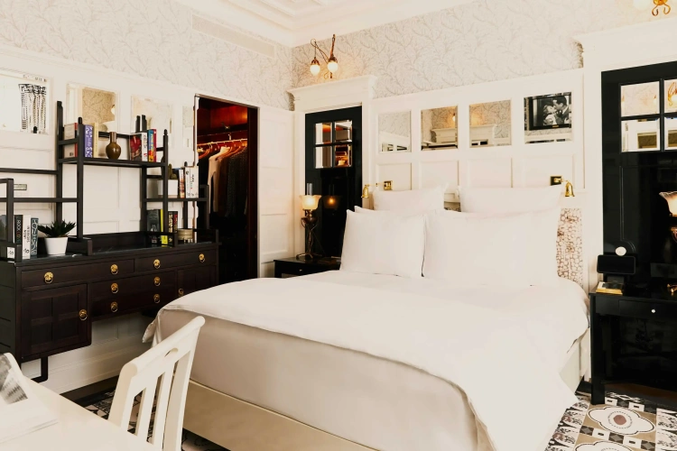 Sloane Apartment